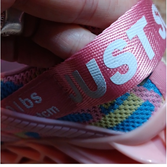 Tennis Shoes euc size 6.5 - Picture 6 of 8